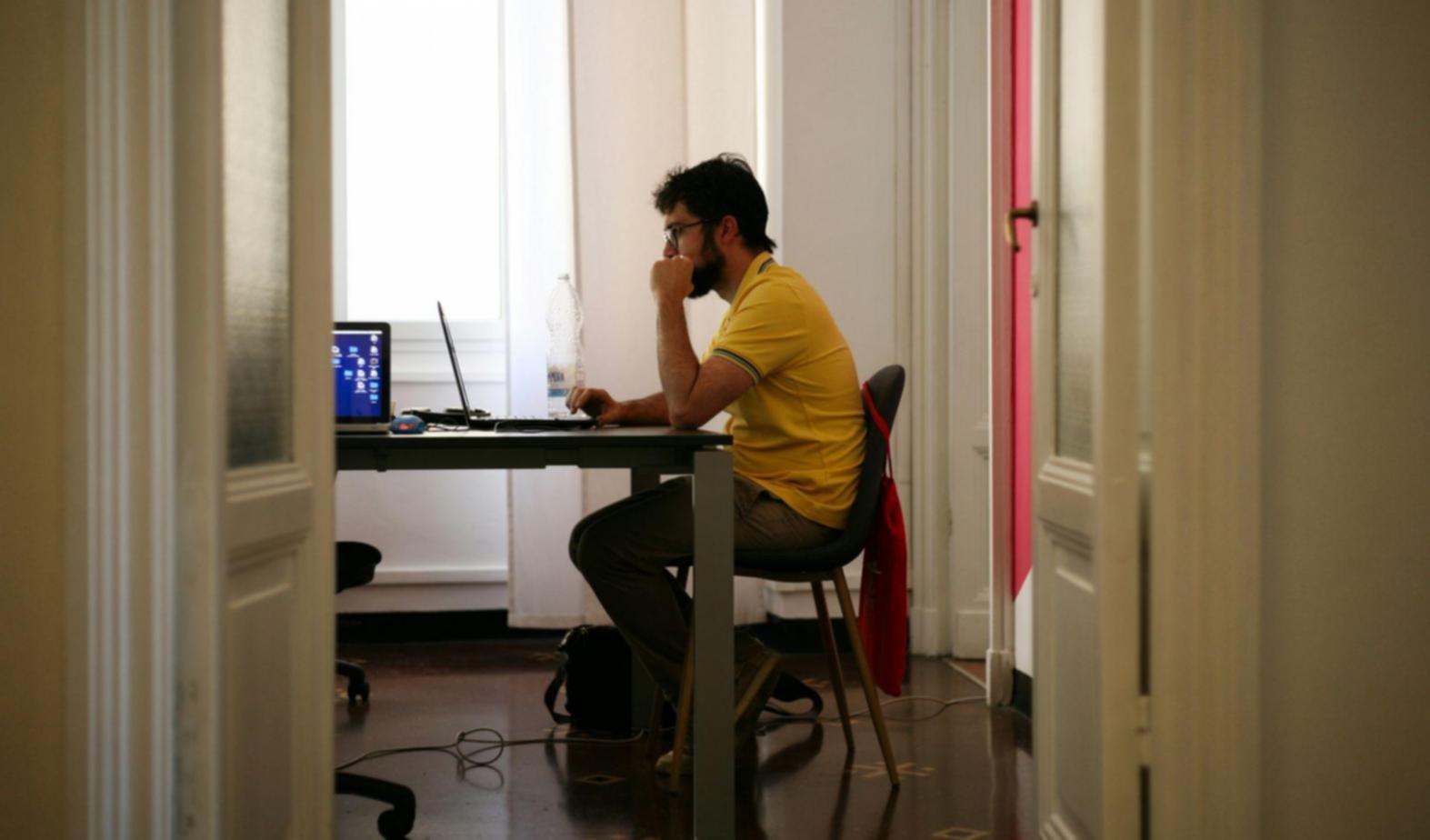 Mobile testing workflow interface displaying test case management and results tracking